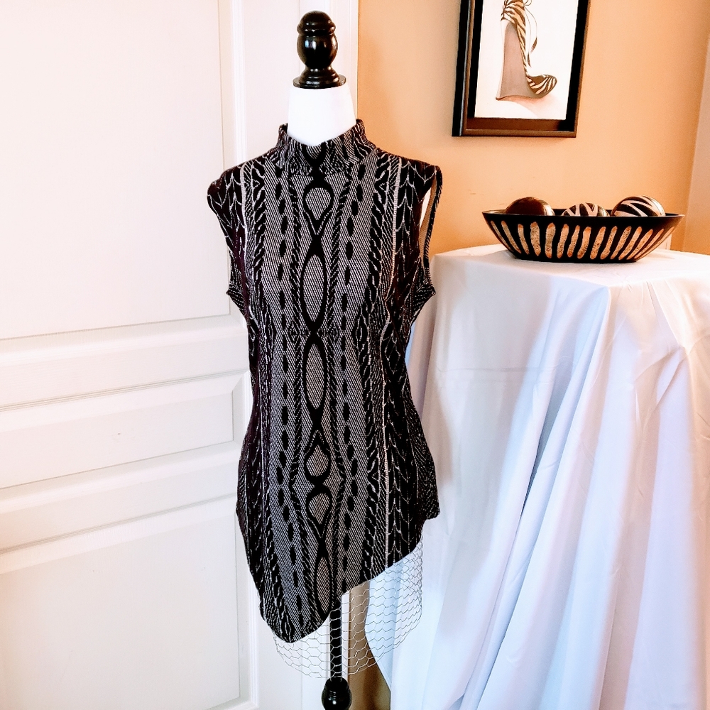 Frank Lyman Design Black and White Sleeveless Mock Neck Tank